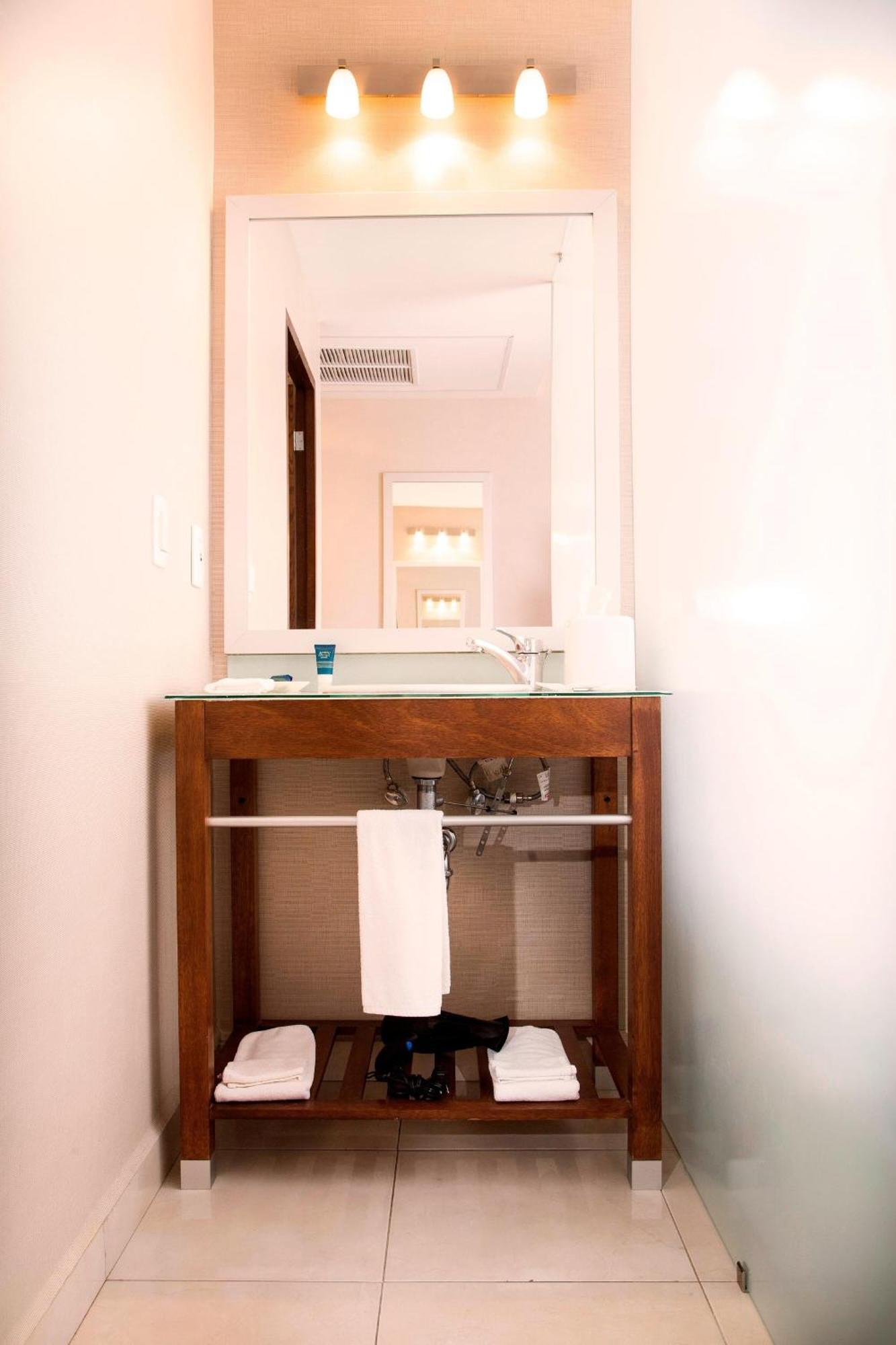 Four Points By Sheraton Queretaro Norte Jurica Exterior photo