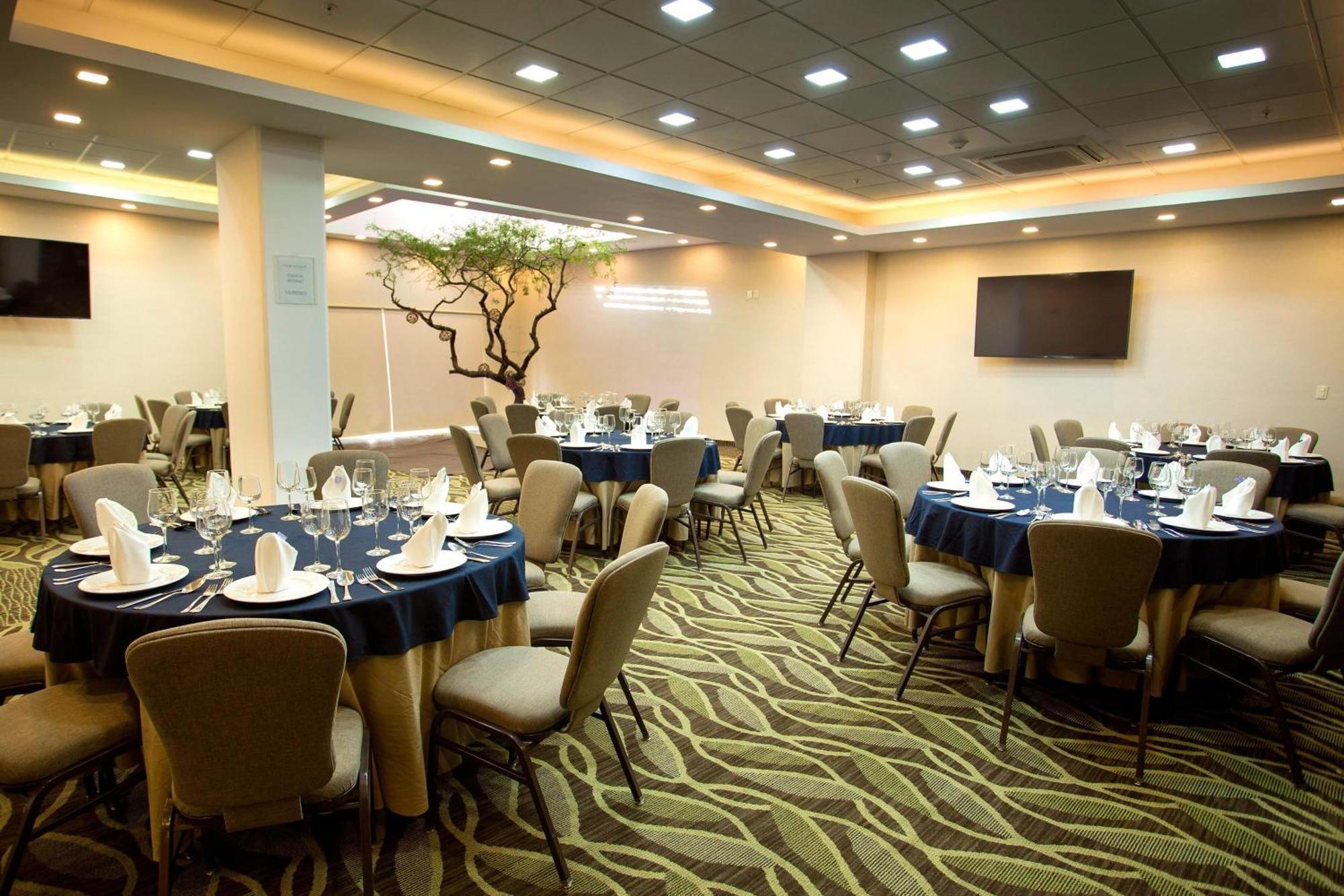Four Points By Sheraton Queretaro Norte Jurica Exterior photo