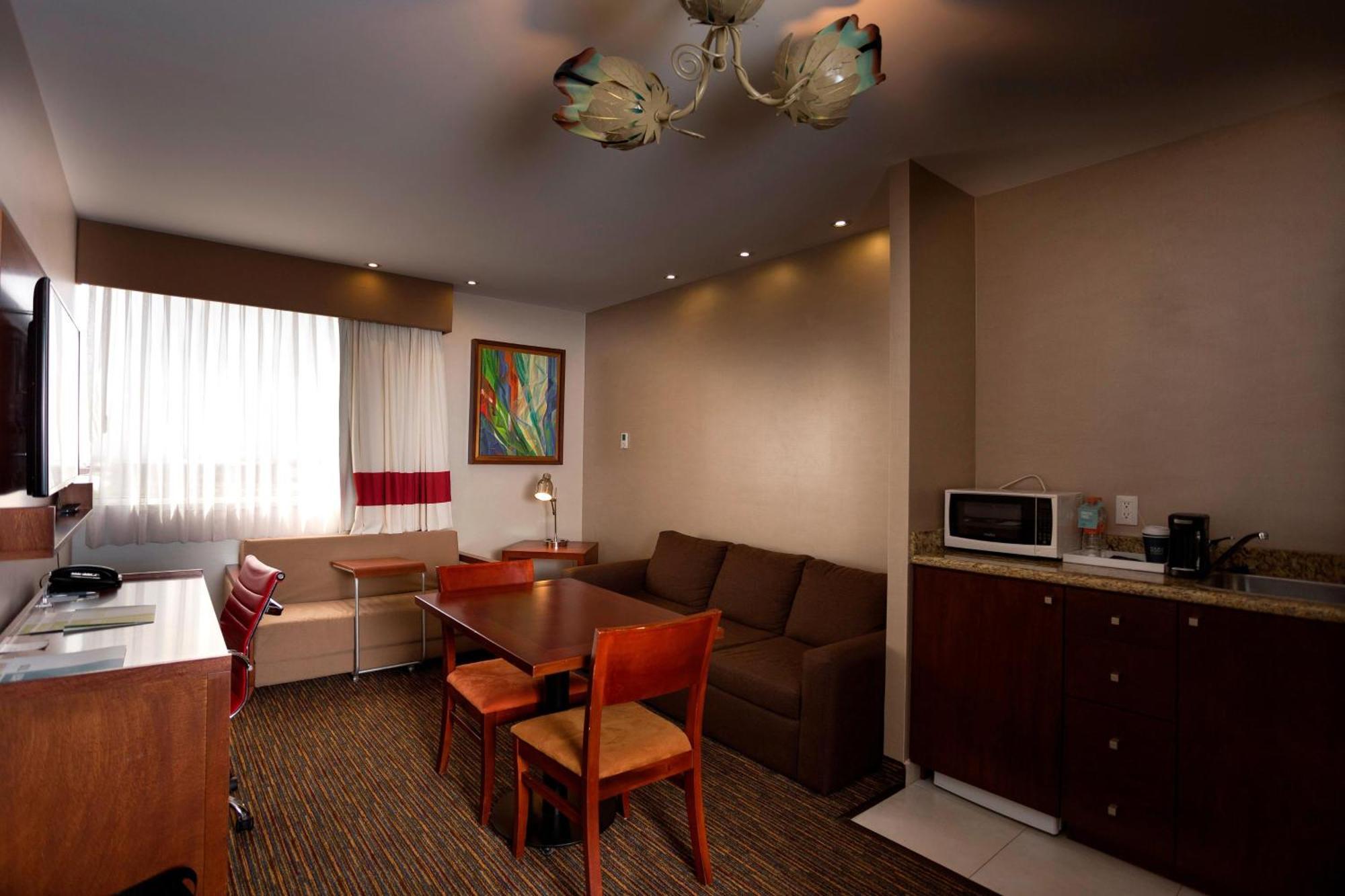 Four Points By Sheraton Queretaro Norte Jurica Exterior photo